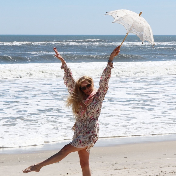 Host Pick! ๐ Beautiful Brand New Batten Lace Parasols ๐โ๏ธ - Picture 16 of 16